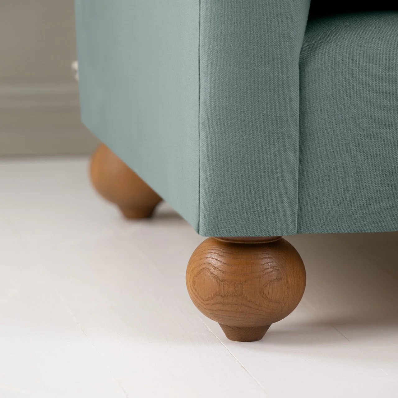 Dolittle 4 seater Sofa in Laidback Linen Mineral - Image 4