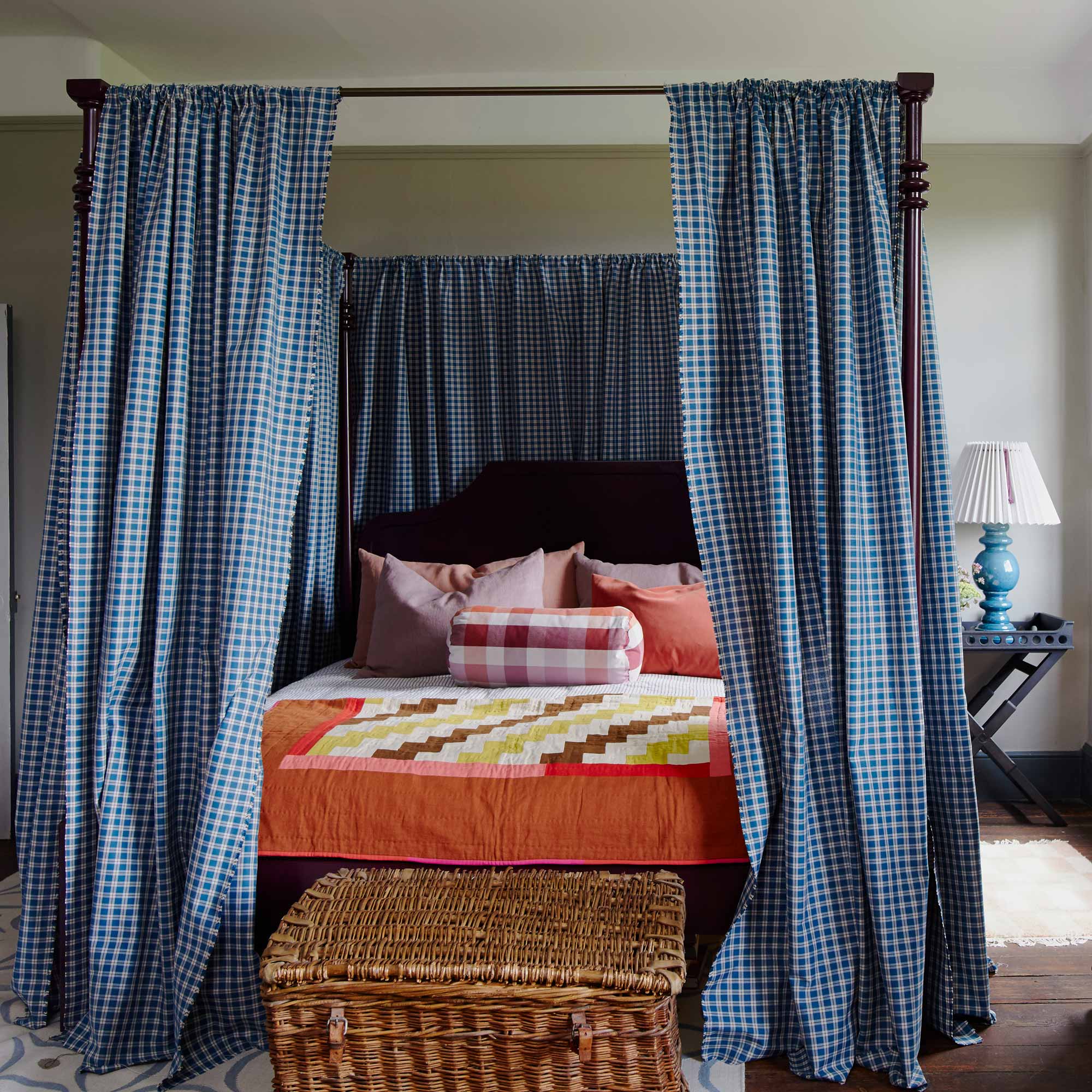 Folly Four Poster Bed in Jet Black - Image 4