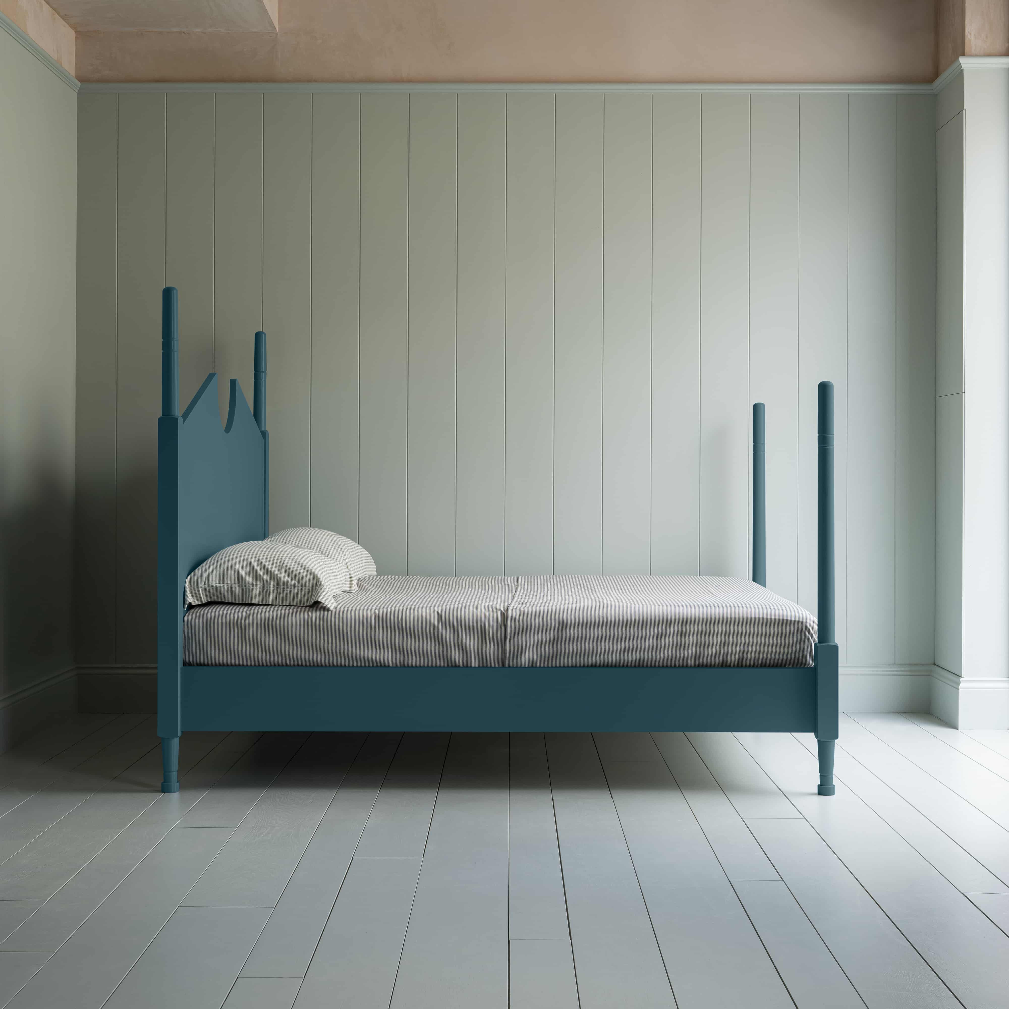 Out for the Count Three Quarter Poster Bed in Marine Blue - Image 5
