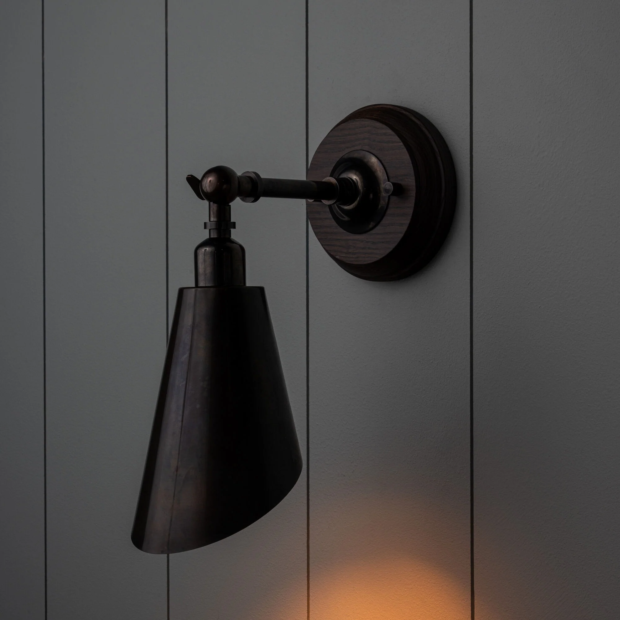 Picturesque Waxed Brass Wall Light with Wooden Sconce - Image 28