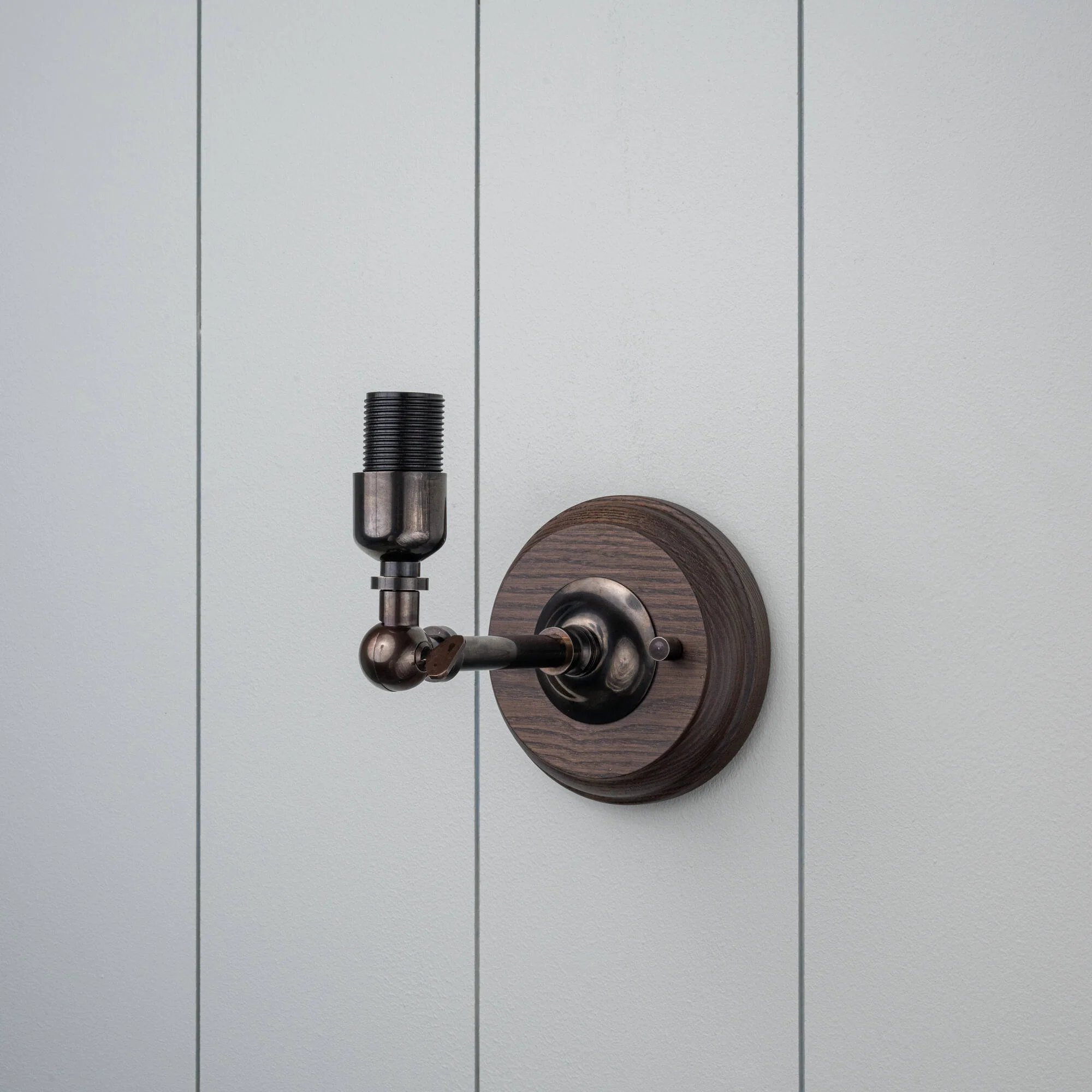 Picturesque Waxed Brass Wall Light with Wooden Sconce - Image 3